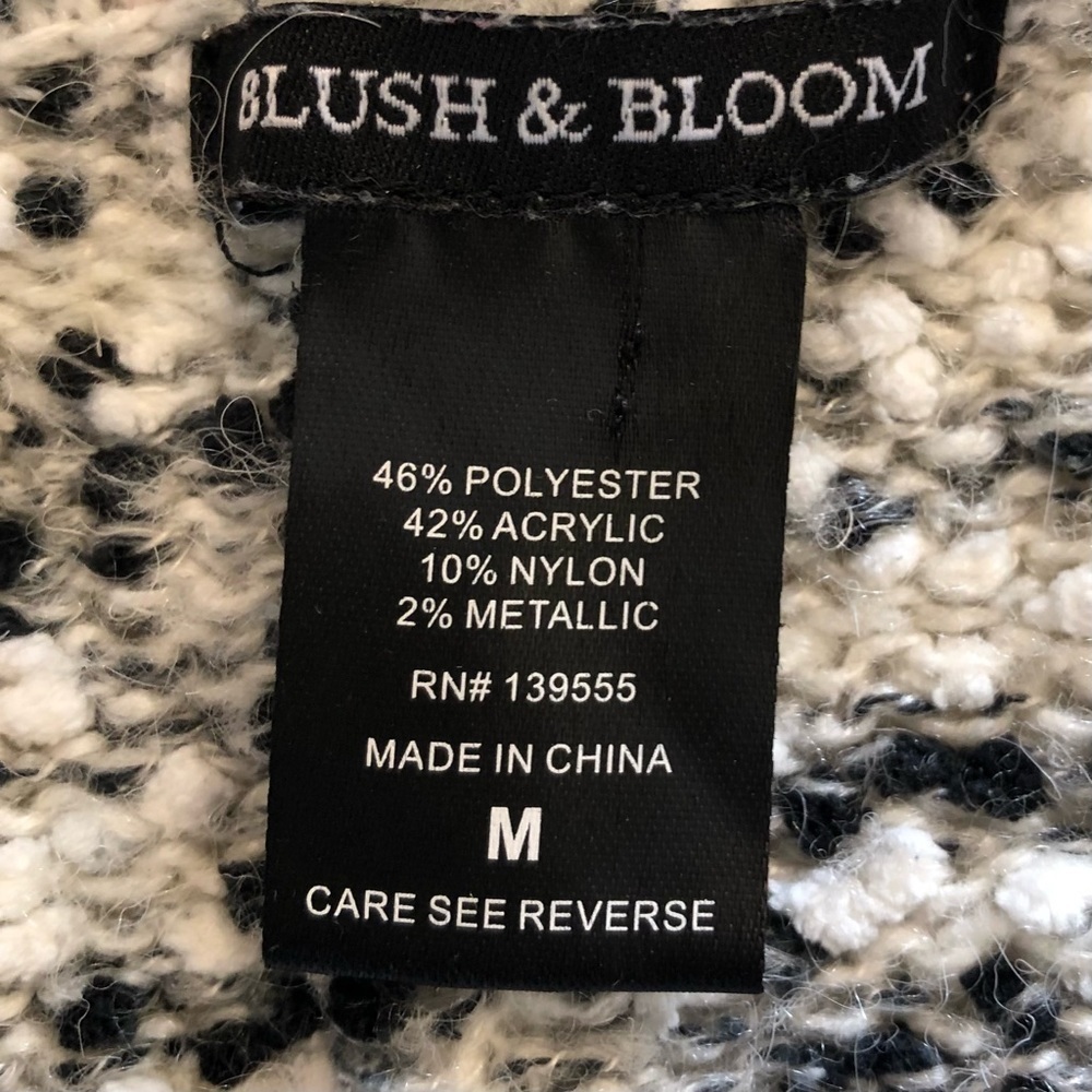 Blush & Bloom Black&White Sweater / v neck / long sleeve/ Black/White /Size: M - Picture 8 of 12